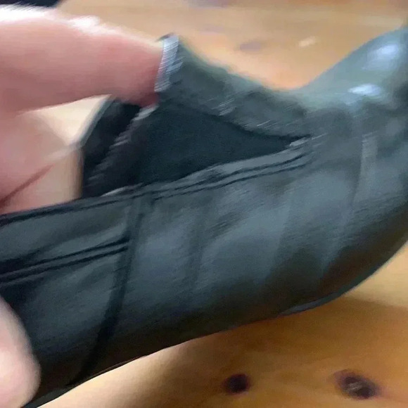 Life Stride black leather heels,side elastic for comfort, 2 1/2 “ heel, Size 9.5 - Picture 7 of 13